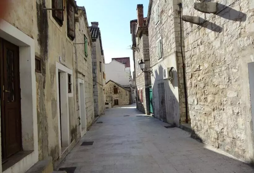 پانسیون Rooms And Apartments Emily