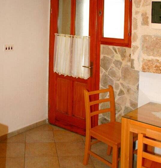 بنسيون Rooms And Apartments Emily