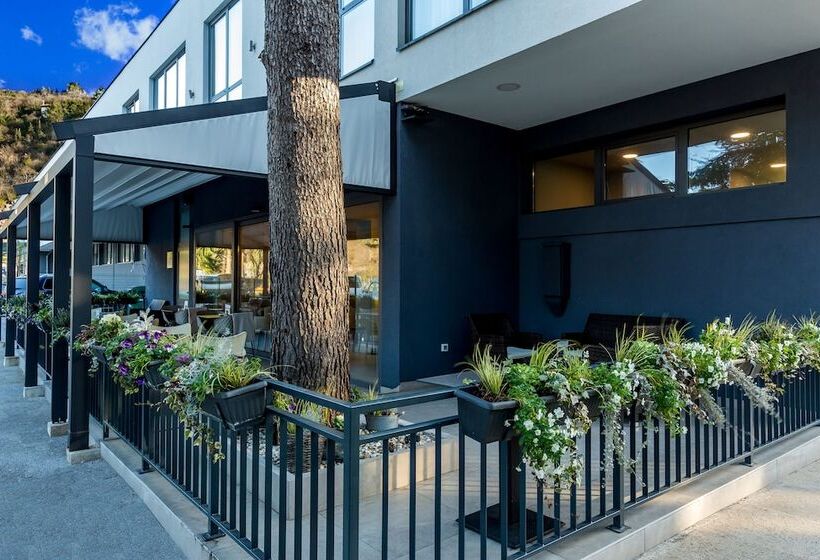 Apartments & Rooms Preelook