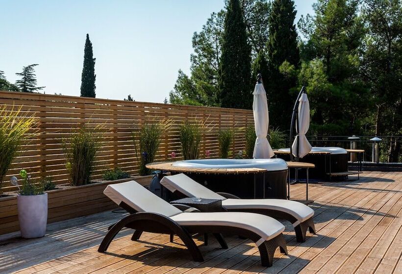 Apartments & Rooms Preelook