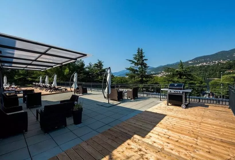 Apartments & Rooms Preelook