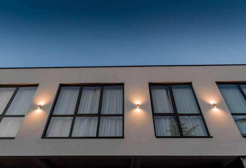 Apartments & Rooms Preelook