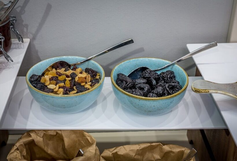 Apartments & Rooms Preelook