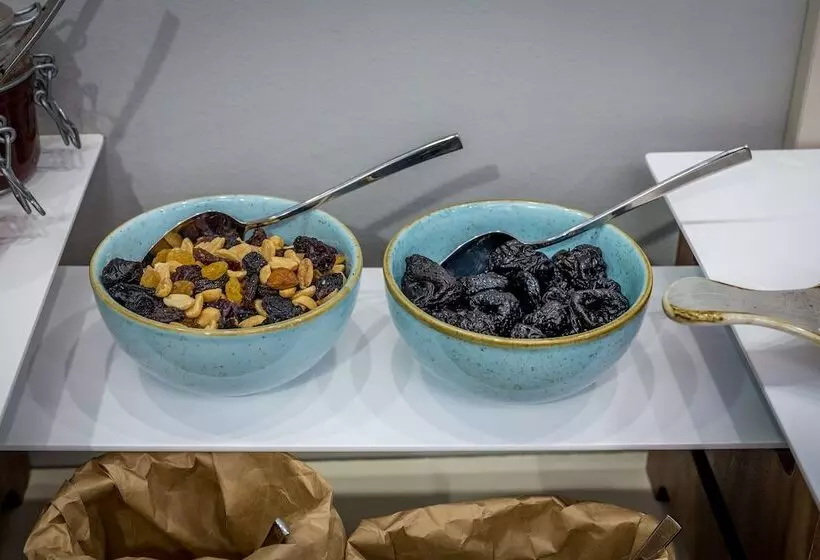 Apartments & Rooms Preelook