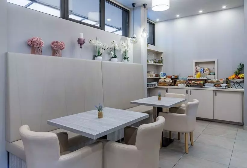 Apartments & Rooms Preelook