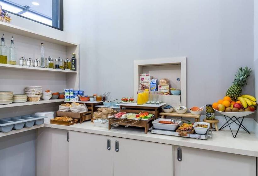 Apartments & Rooms Preelook