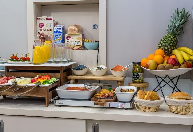 Apartments & Rooms Preelook