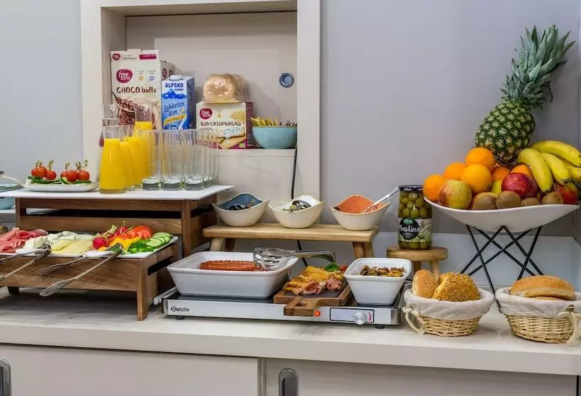 Apartments & Rooms Preelook