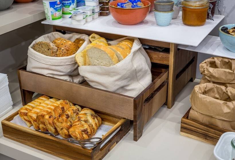 Apartments & Rooms Preelook