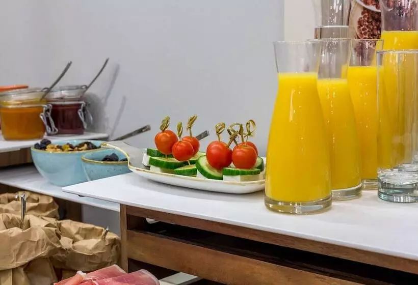 Apartments & Rooms Preelook