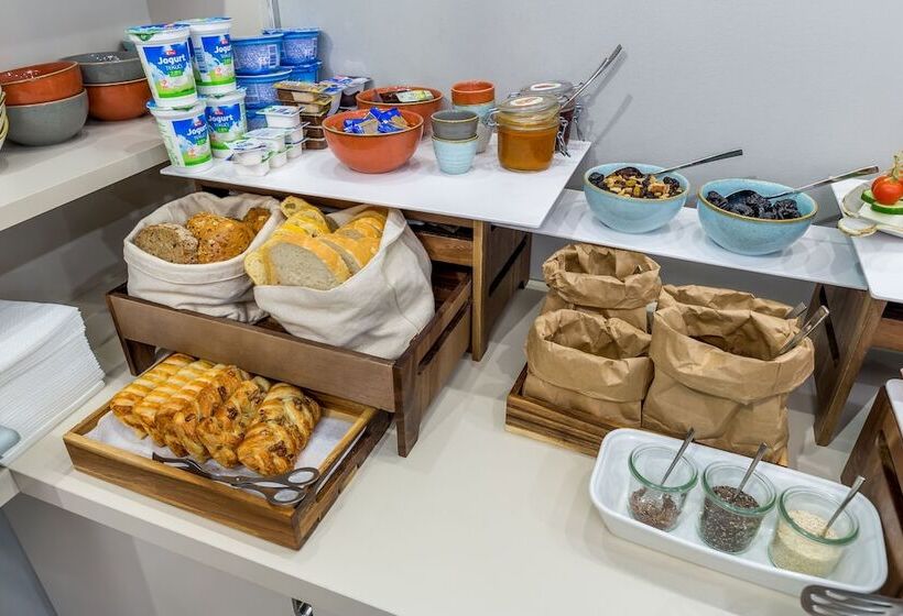 Apartments & Rooms Preelook