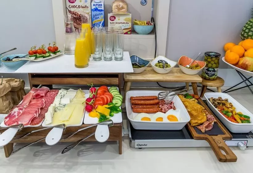 Apartments & Rooms Preelook