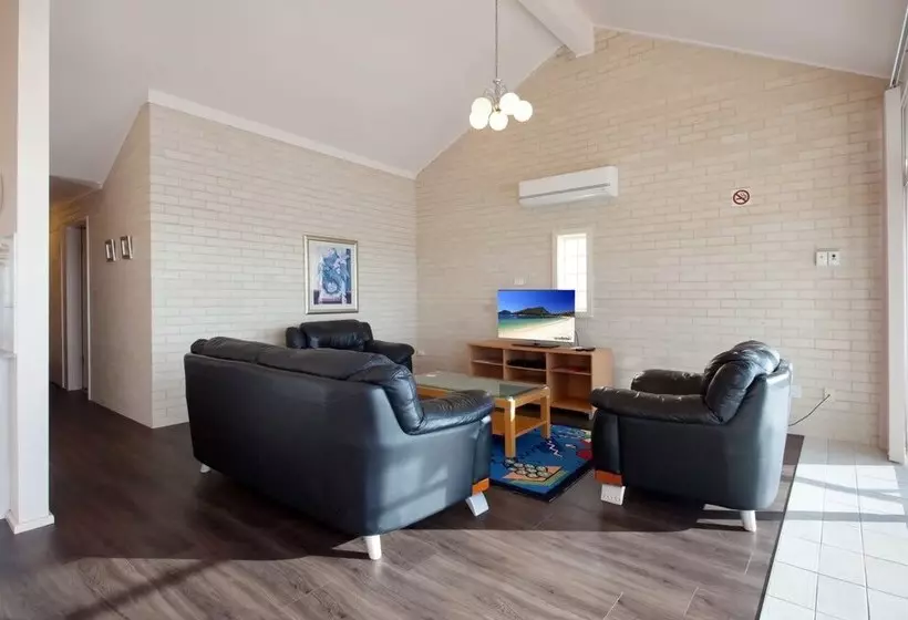 Classic View, 2/49 Victoria Parade