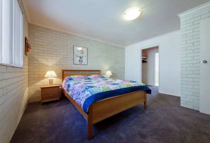 Classic View, 2/49 Victoria Parade