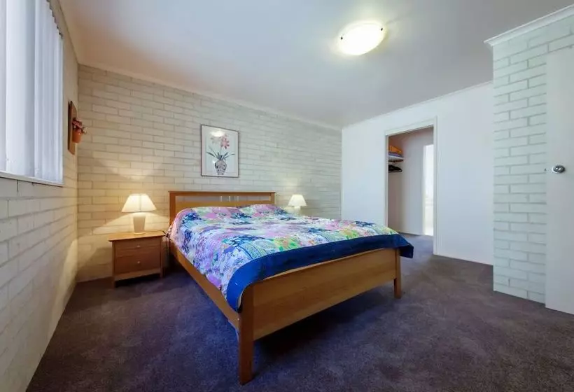 Classic View, 2/49 Victoria Parade