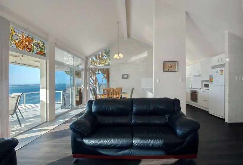 Classic View, 2/49 Victoria Parade