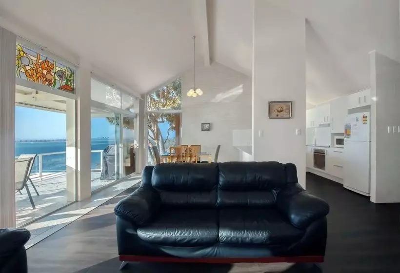 Classic View, 2/49 Victoria Parade