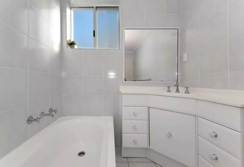 Classic View, 2/49 Victoria Parade