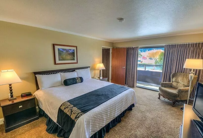 Fairmont Hot Springs Resort