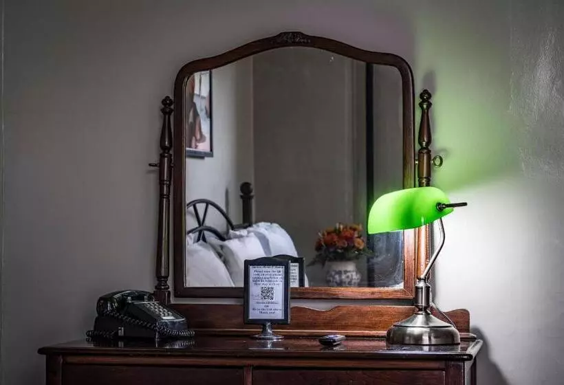 Gardner Hotel & Hostel