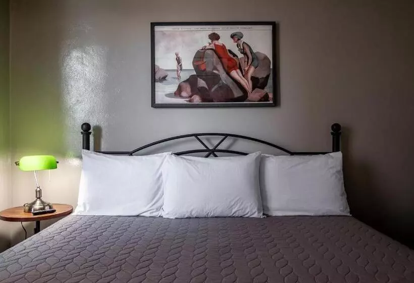 Gardner Hotel & Hostel