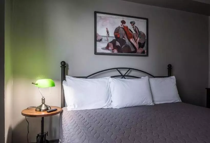 Gardner Hotel & Hostel