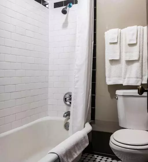 Gardner Hotel & Hostel