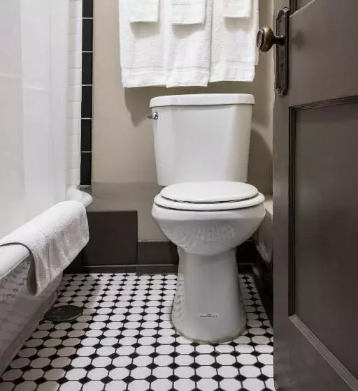 Gardner Hotel & Hostel