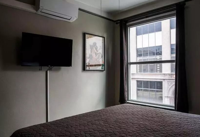 Gardner Hotel & Hostel