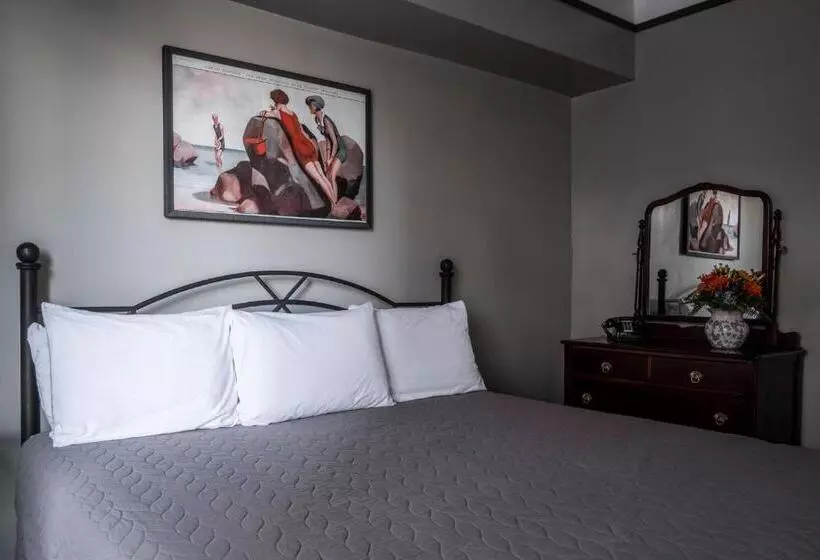 Gardner Hotel & Hostel