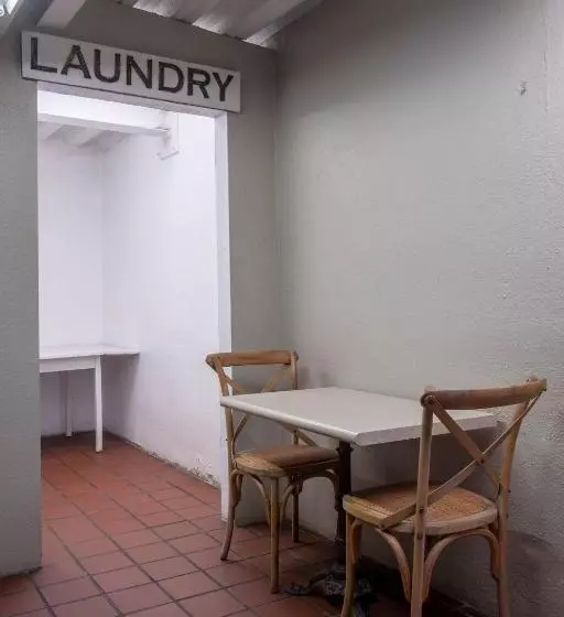 Gardner Hotel & Hostel