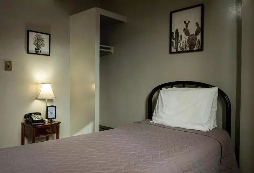 Gardner Hotel & Hostel