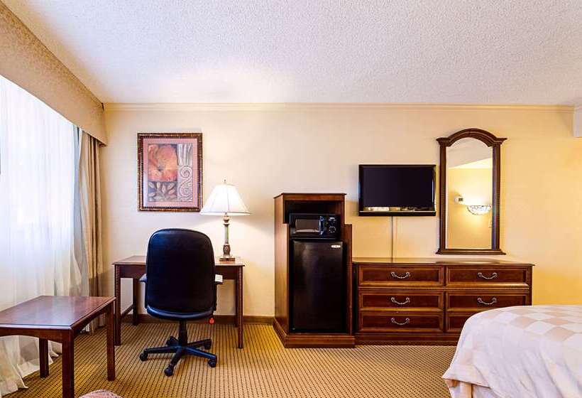 בית מלון כפרי Clarion Inn