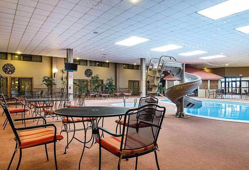 בית מלון כפרי Clarion Inn