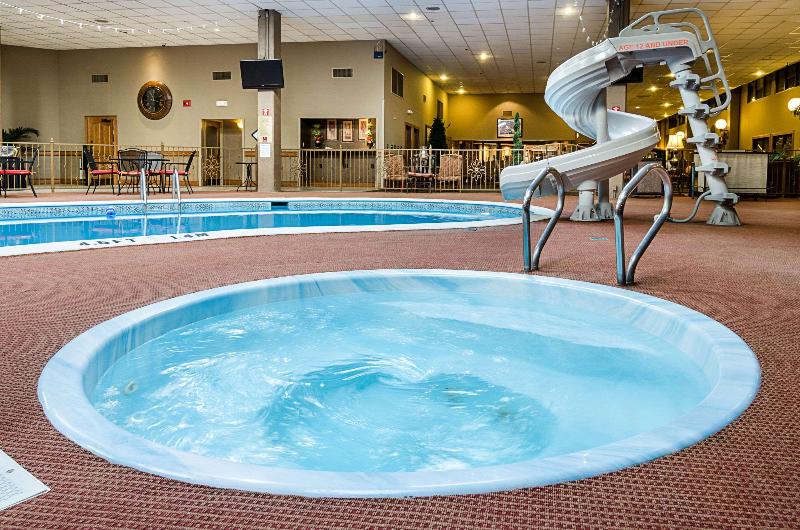 בית מלון כפרי Clarion Inn