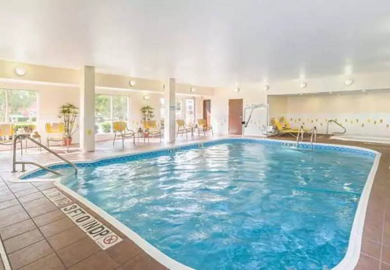 Отель Fairfield Inn & Suites Dallas Park Central