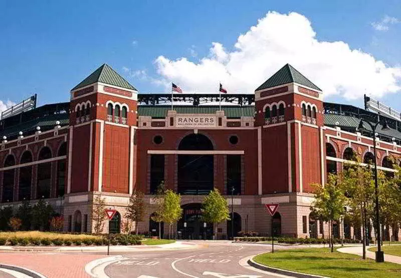 Отель Fairfield Inn & Suites Dallas Park Central