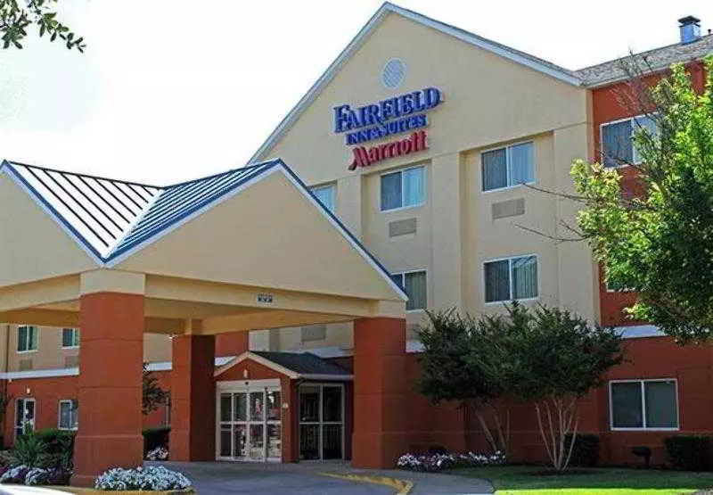 Отель Fairfield Inn & Suites Dallas Park Central