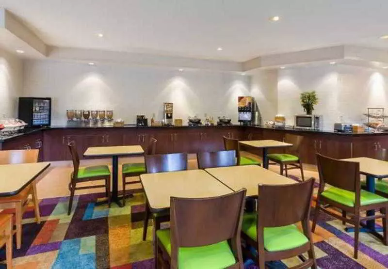 Отель Fairfield Inn & Suites Dallas Park Central