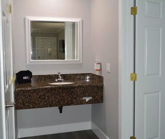 酒店 Fairview Inn & Suites