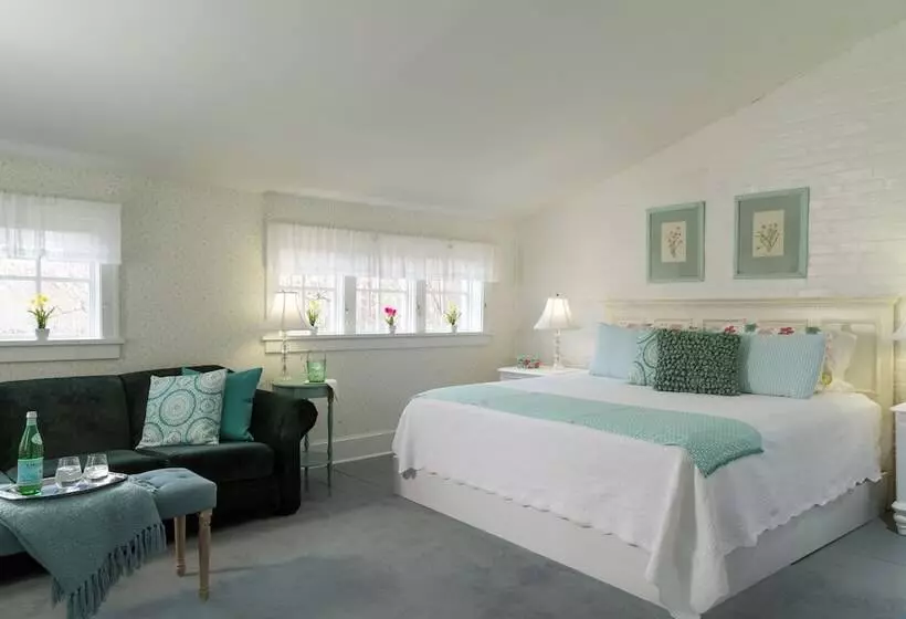 فندق Four Chimneys Inn