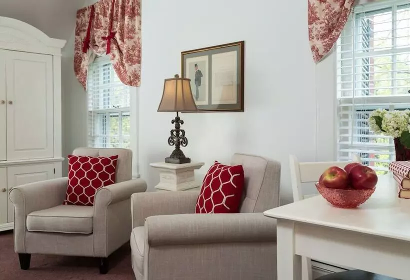 فندق Four Chimneys Inn