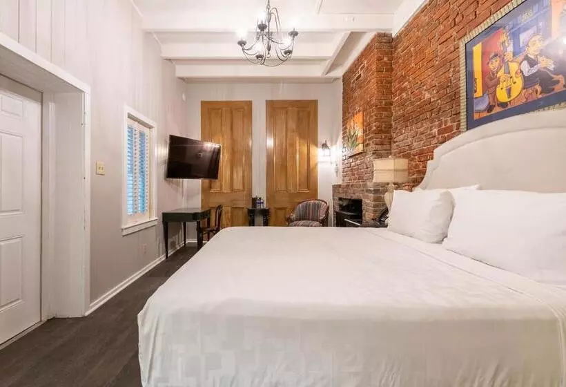 בית מלון כפרי French Quarter Suites