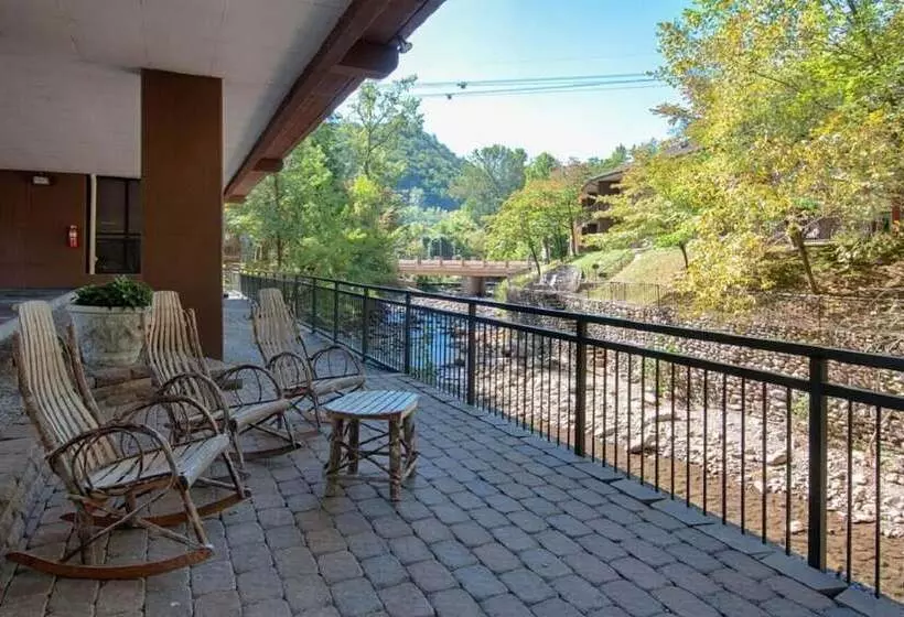 ホテル Old Creek Lodge