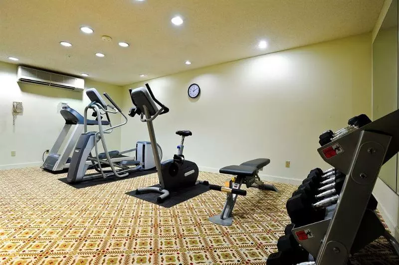 호텔 The Farmington Inn And Suites