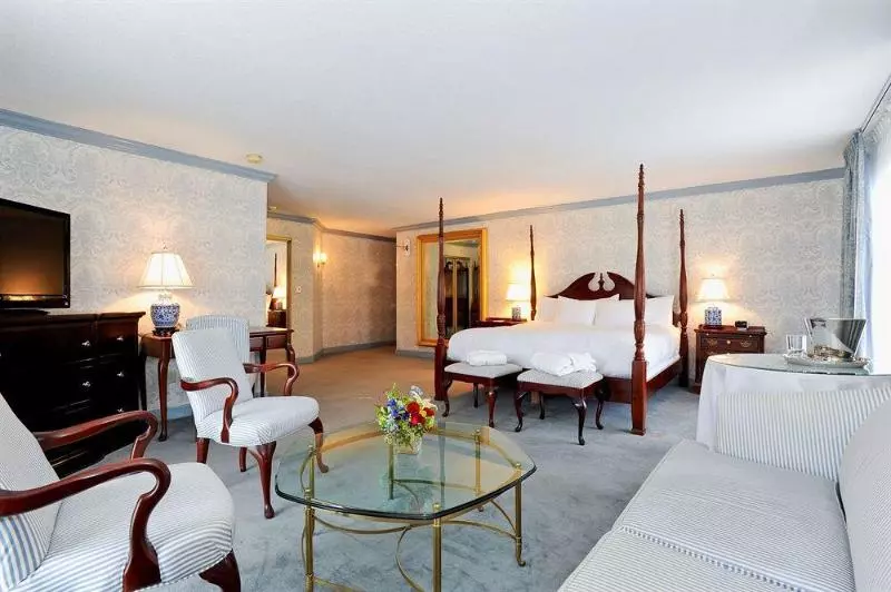 호텔 The Farmington Inn And Suites