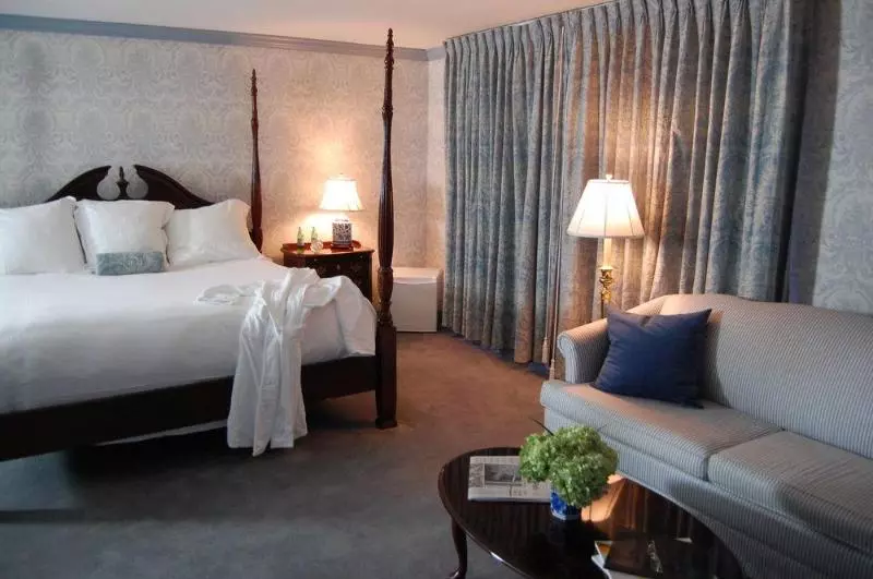 호텔 The Farmington Inn And Suites