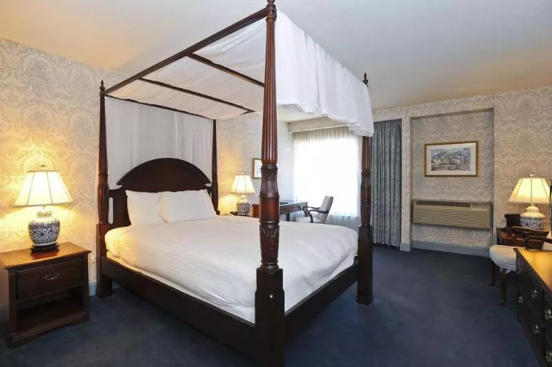 호텔 The Farmington Inn And Suites