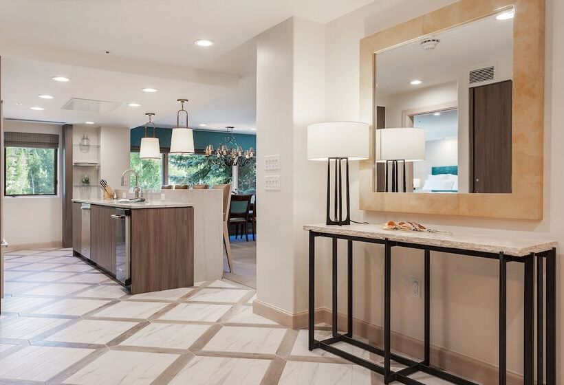 هتل The Galatyn Lodge