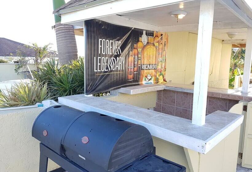 تختخواب و صبحانه Golden Palms House